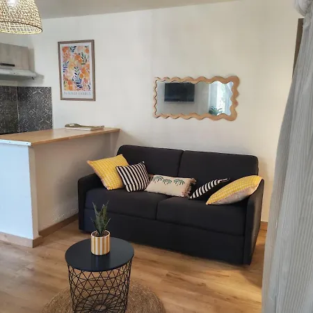 Climatisé Avec Cour à 15min Du Coeur De Apartamento